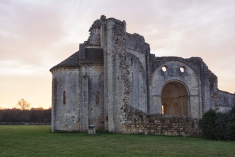 vue de l'Abbaye de Trizay