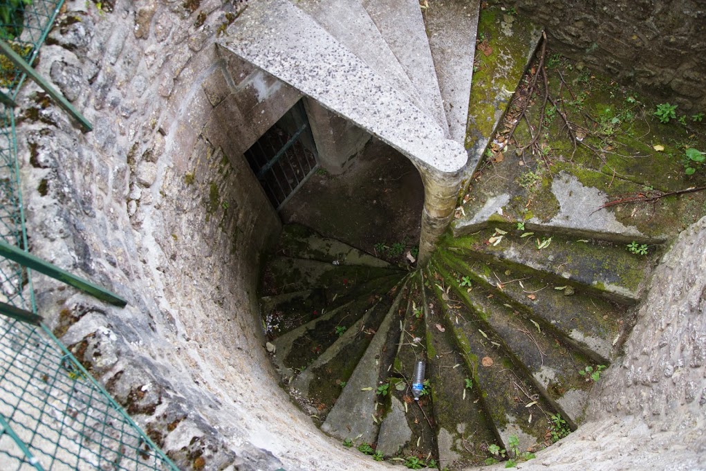 fondations d'une tour défensive