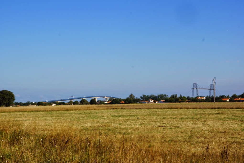 au loin, vue sur le pont