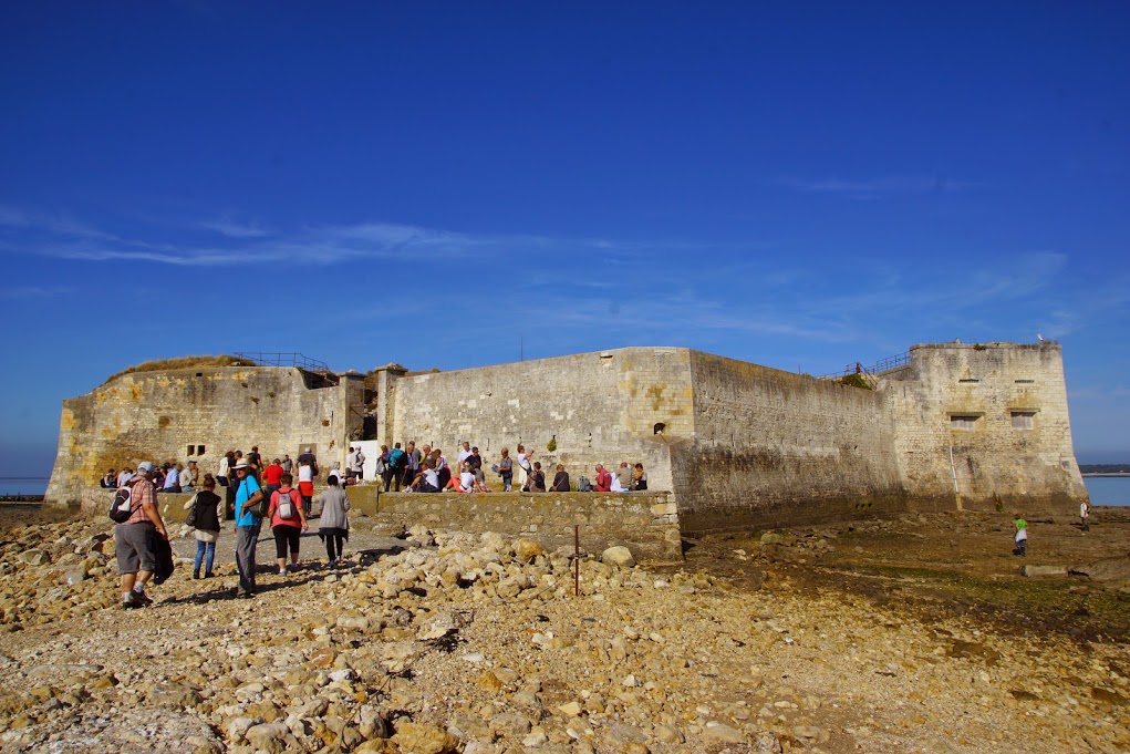 on arrive aux fortifications