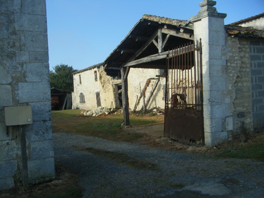 belle entrée de ferme