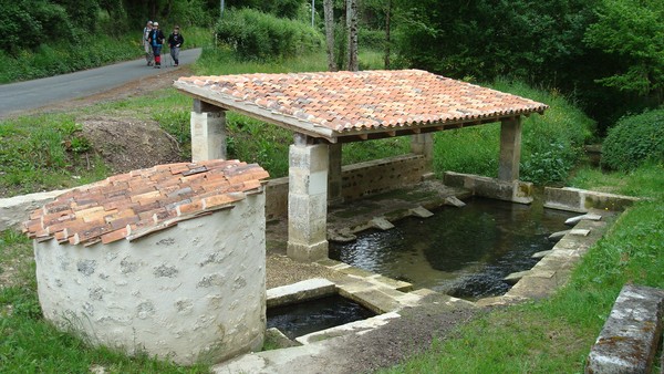 Fontcouverte: un joli lavoir...