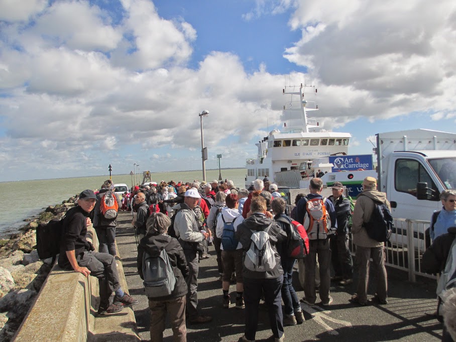 à l'embarcadaire pour le ferry